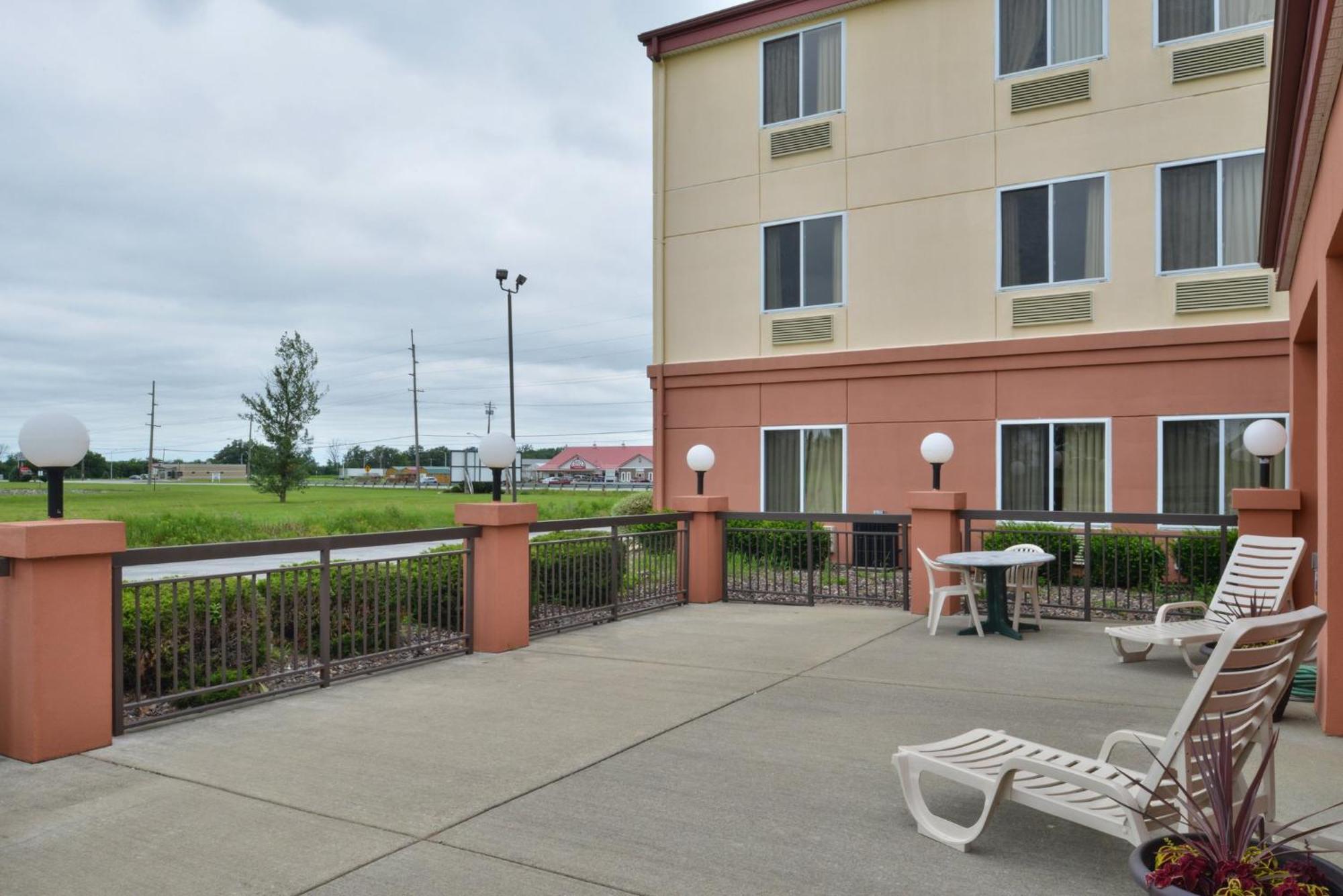Red Roof Inn Clyde Экстерьер фото