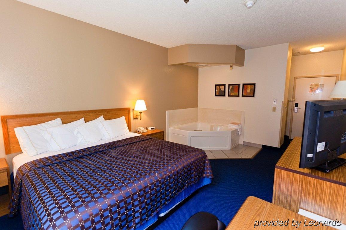 Red Roof Inn Clyde Экстерьер фото
